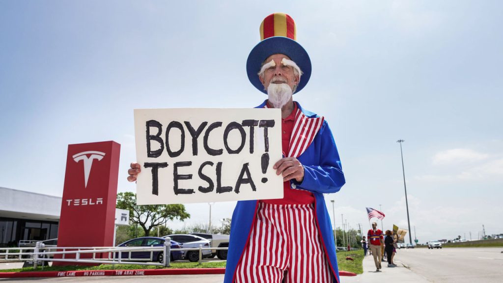 Even Republicans are falling out of love with Tesla