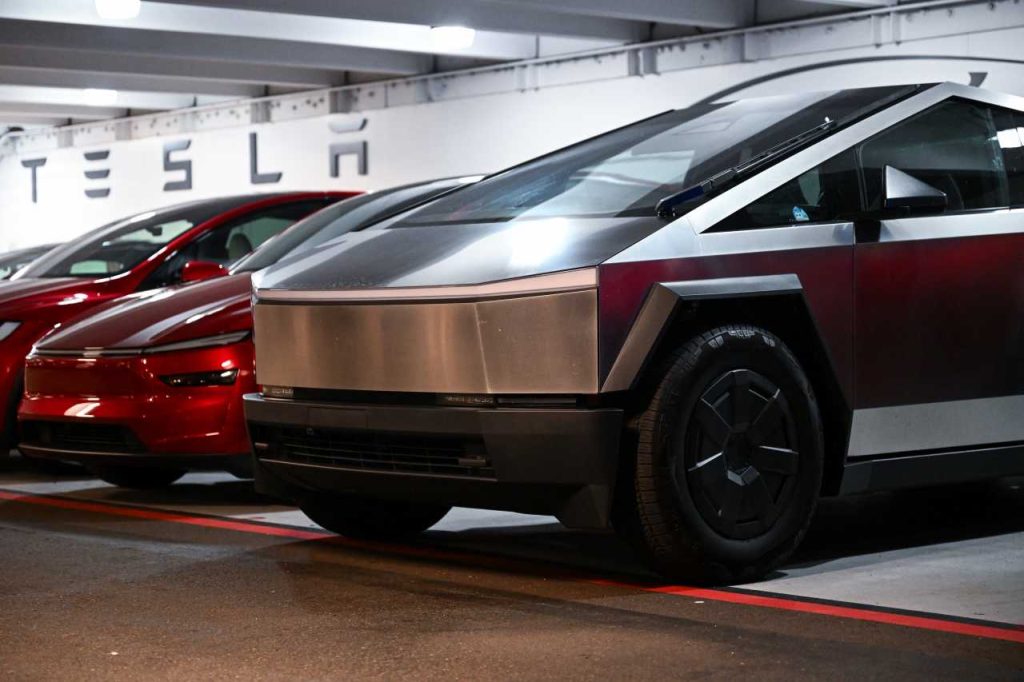 Tesla has a rosy AI future to this analyst, but tariff worries are weighing on the stock