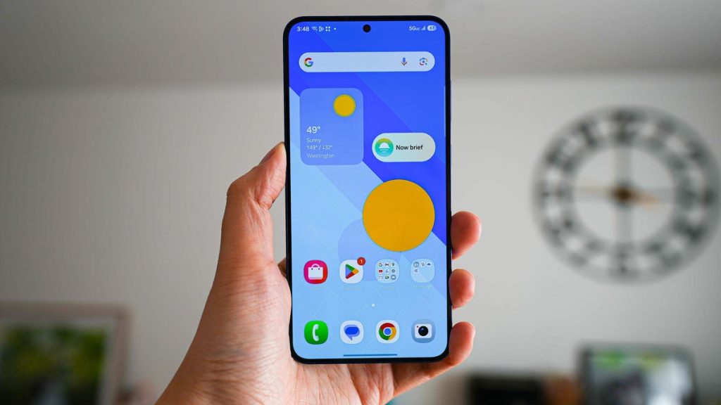 Samsung is giving existing Galaxy phone users a $240 gift for free – here’s how to accept it Samsung is giving existing Galaxy phone users a $240 gift for free - here's how to accept it