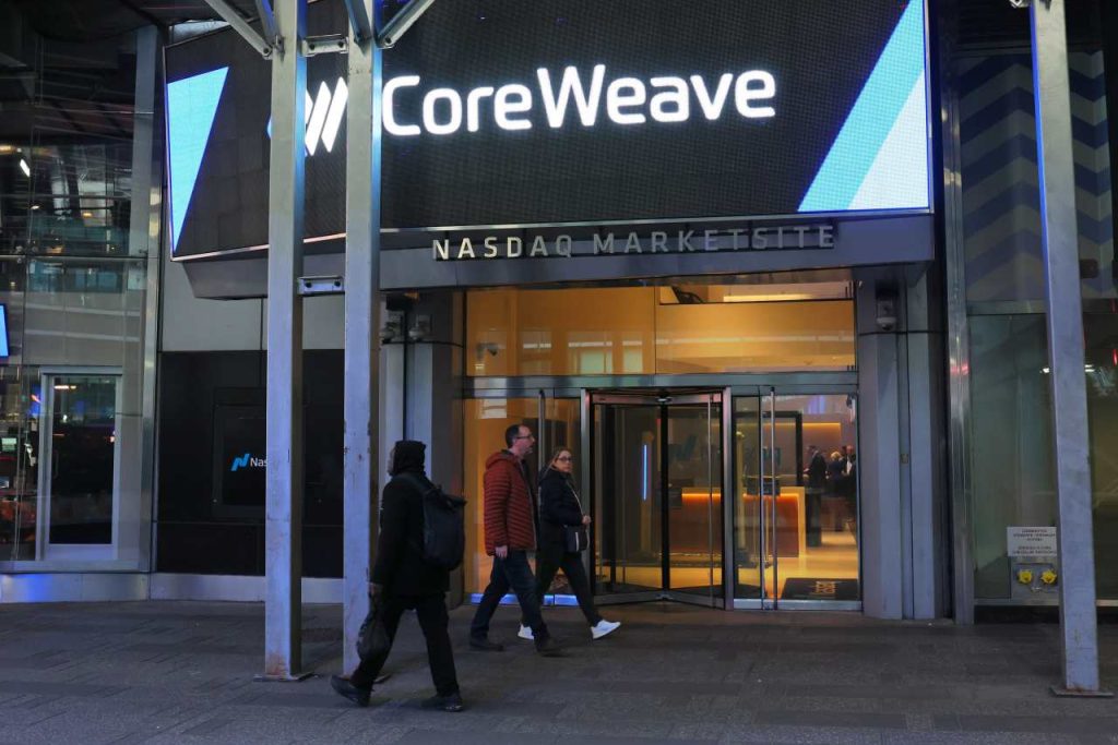 CoreWeave’s polarizing stock rebounds as Wall Street squares off about AI spending CoreWeave’s polarizing stock rebounds as Wall Street squares off about AI spending